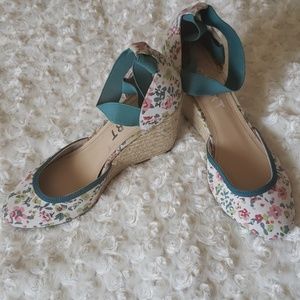 Floral Wedge